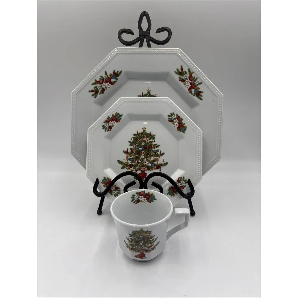 Christmas Tree Fairfield Dinner Plates Peace on Earth Fine China Place Setting